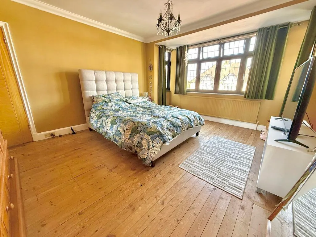 Elmwood Crescent, Luton LU2 7HY, photo 6