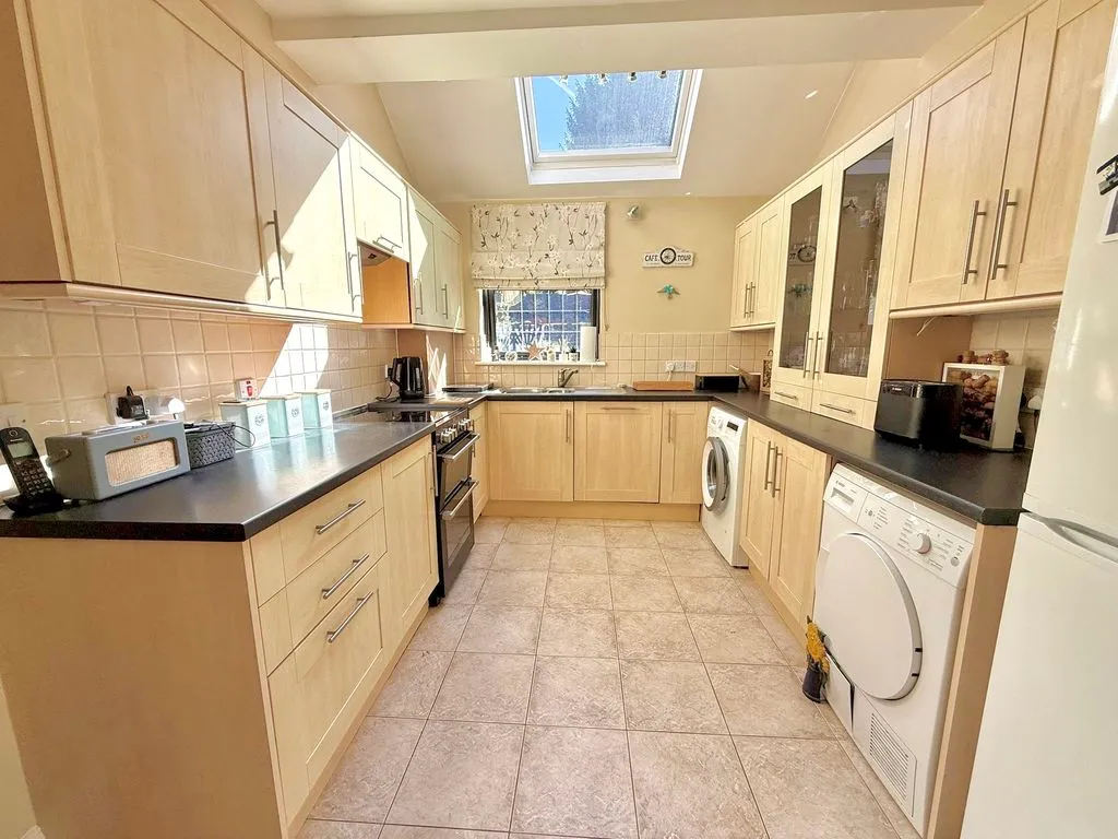 Elmwood Crescent, Luton LU2 7HY, photo 4