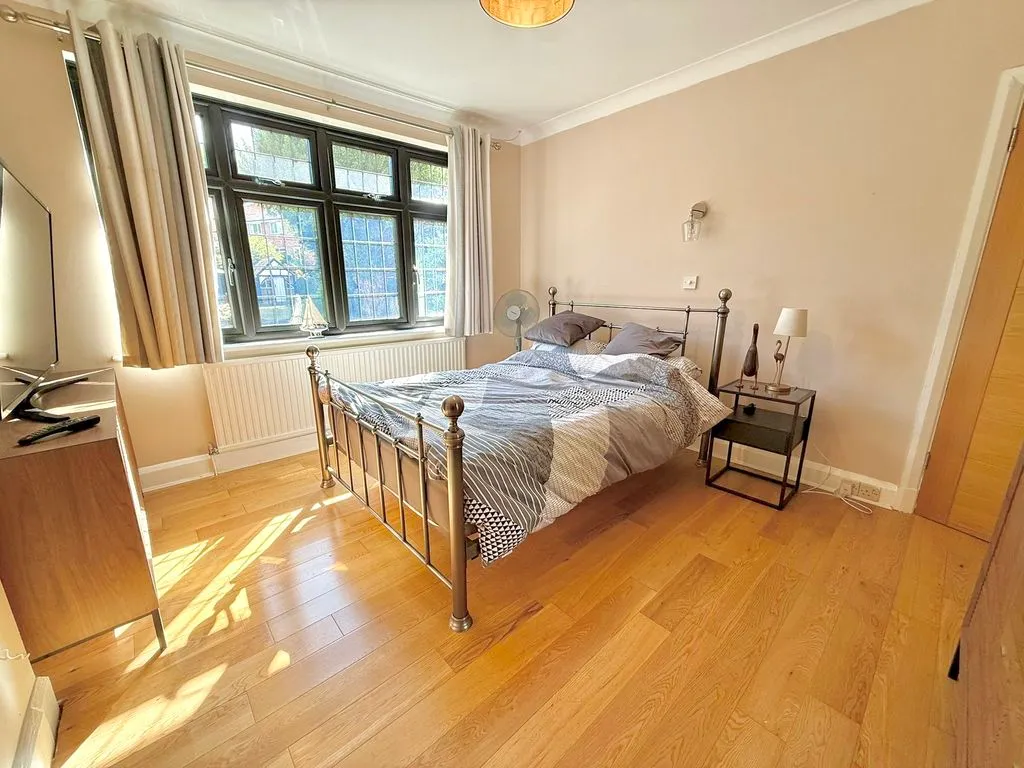 Elmwood Crescent, Luton LU2 7HY, photo 9