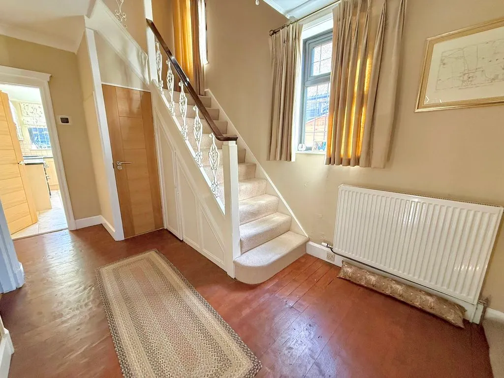 Elmwood Crescent, Luton LU2 7HY, photo 17