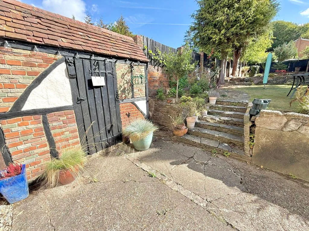 Elmwood Crescent, Luton LU2 7HY, photo 19