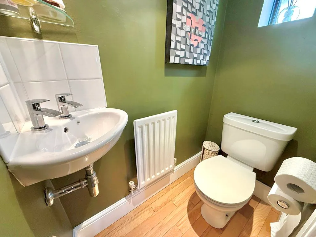Elmwood Crescent, Luton LU2 7HY, photo 15