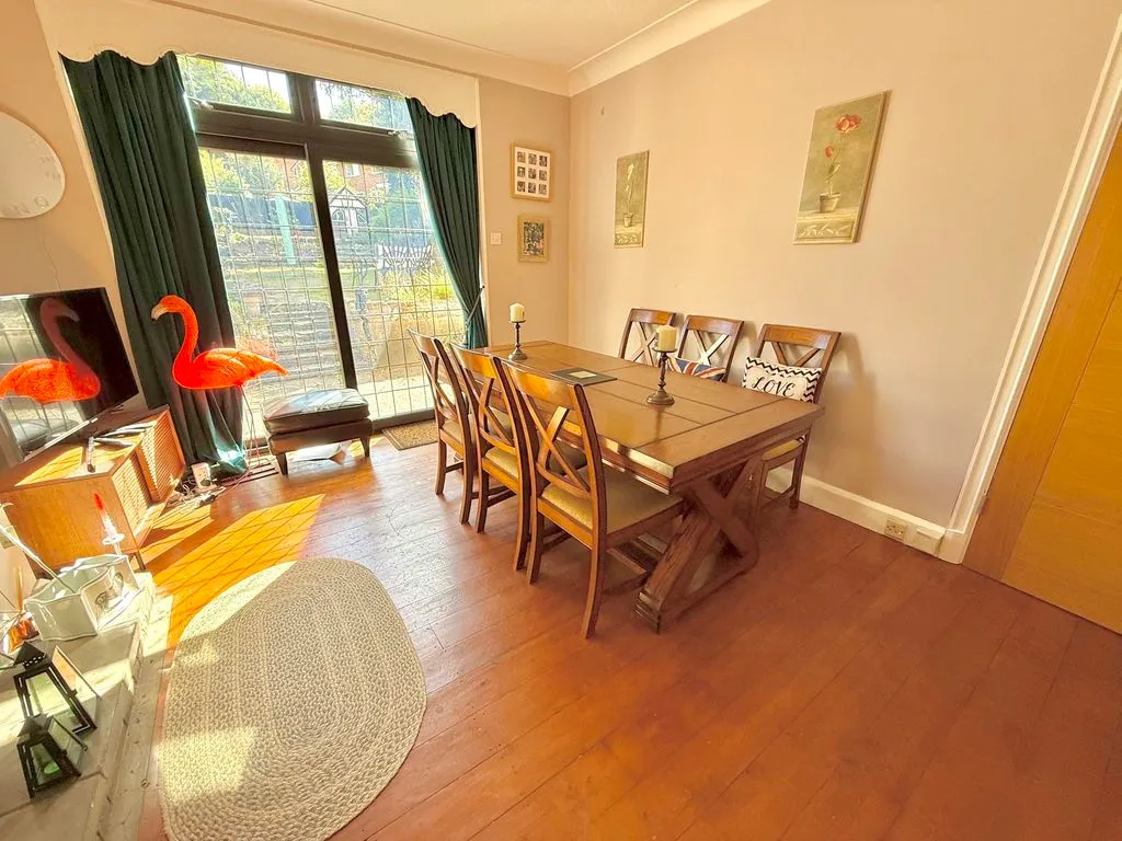 Elmwood Crescent, Luton LU2 7HY, photo 5
