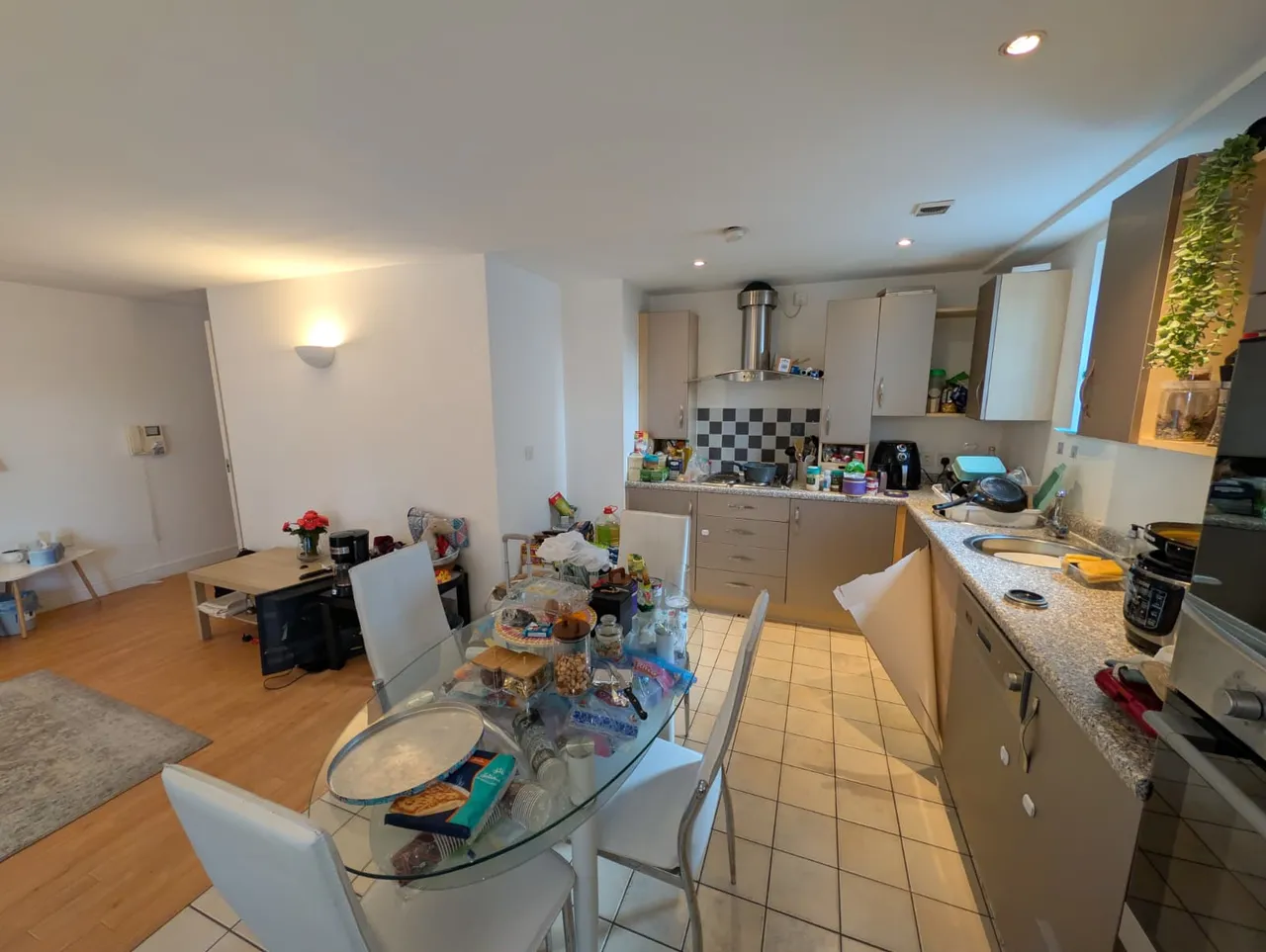 W3, Whitworth Street West, photo 7