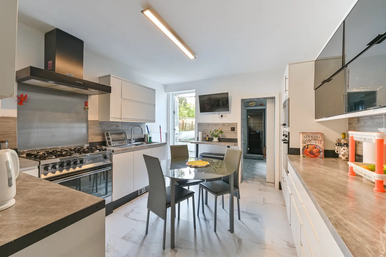 29 Winslade Road, London, photo 2