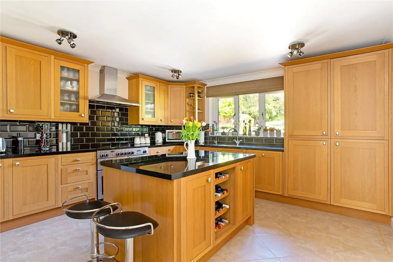 Willis Lane, Four Marks, GU34, photo 6