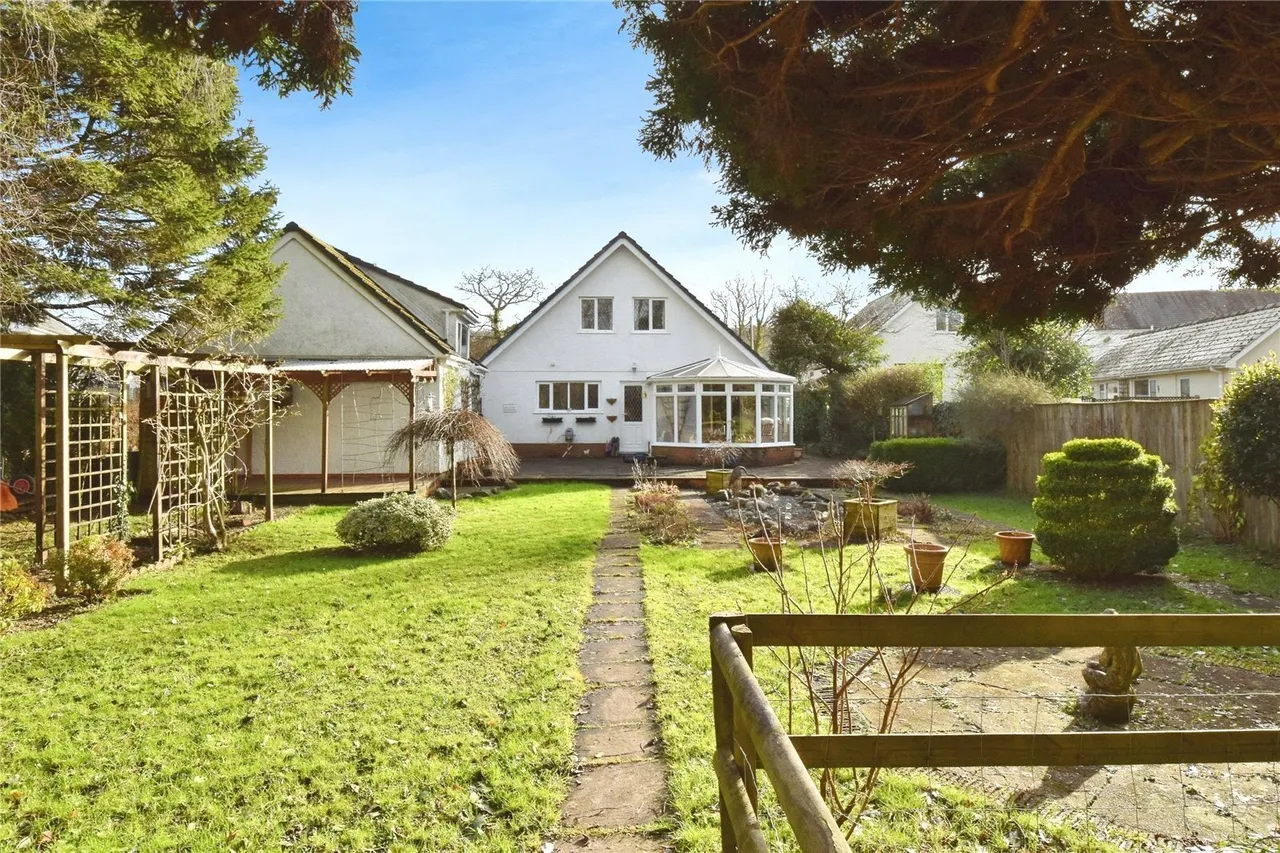 Milo, Llandybie, SA18, photo 11