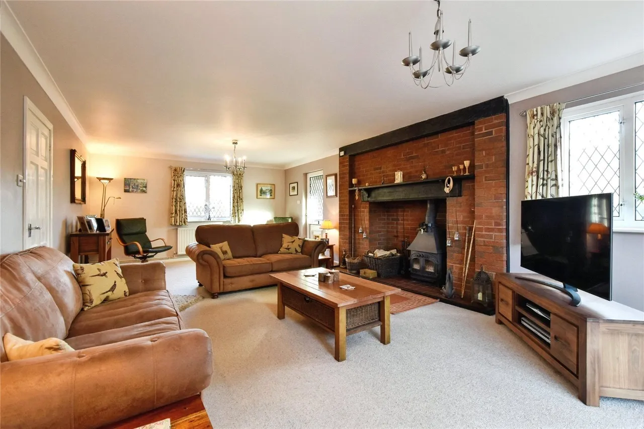 Milo, Llandybie, SA18, photo 4