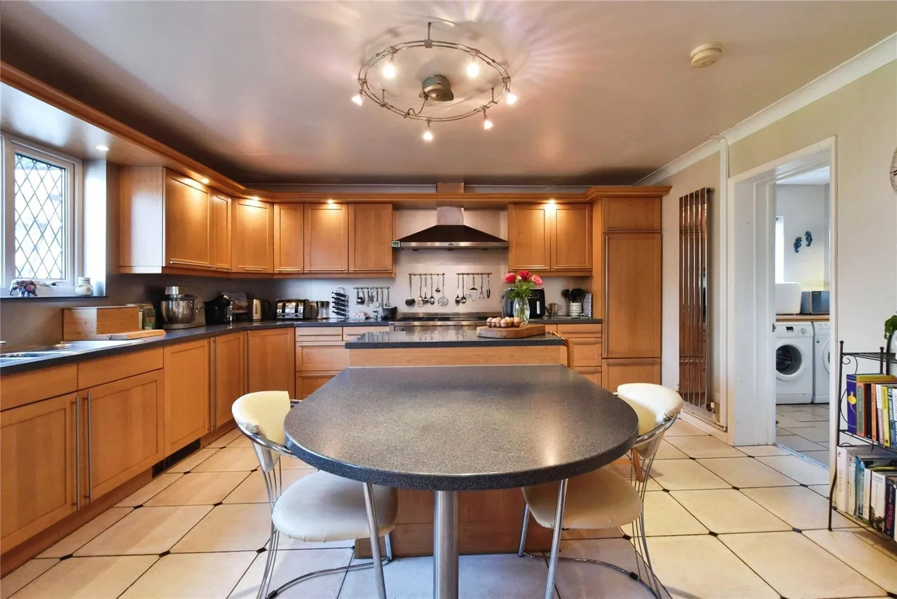 Milo, Llandybie, SA18, photo 8