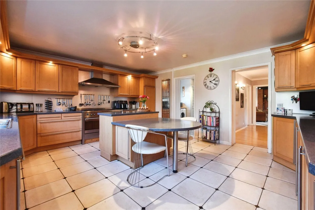 Milo, Llandybie, SA18, photo 6