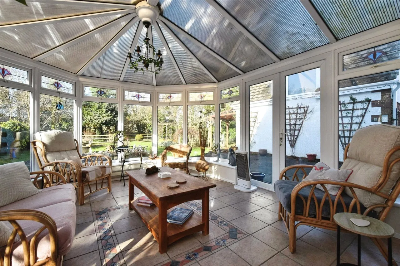 Milo, Llandybie, SA18, photo 10