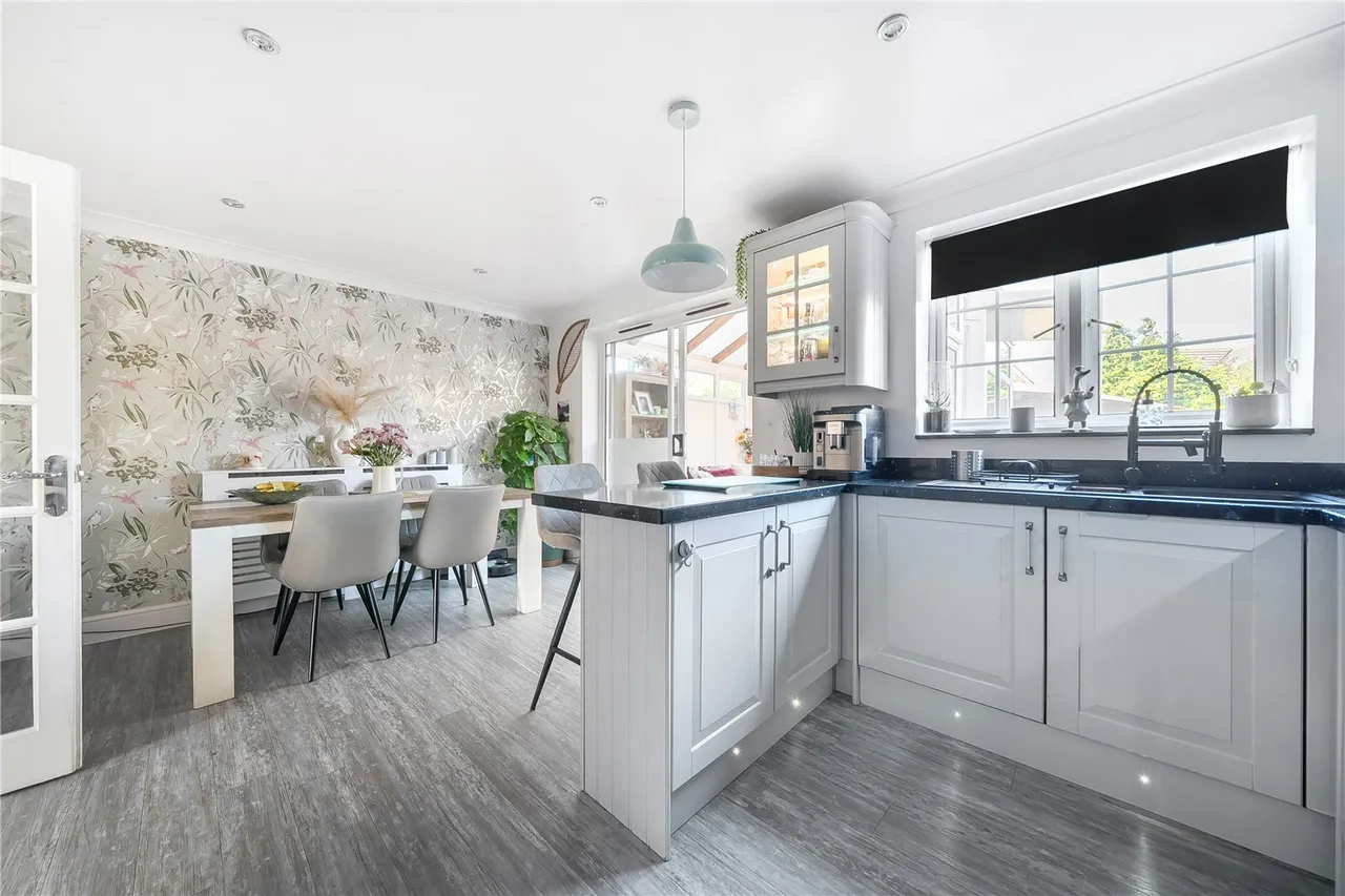 3 bed house for sale — Yeates Drive, Sittingbourne, ME10