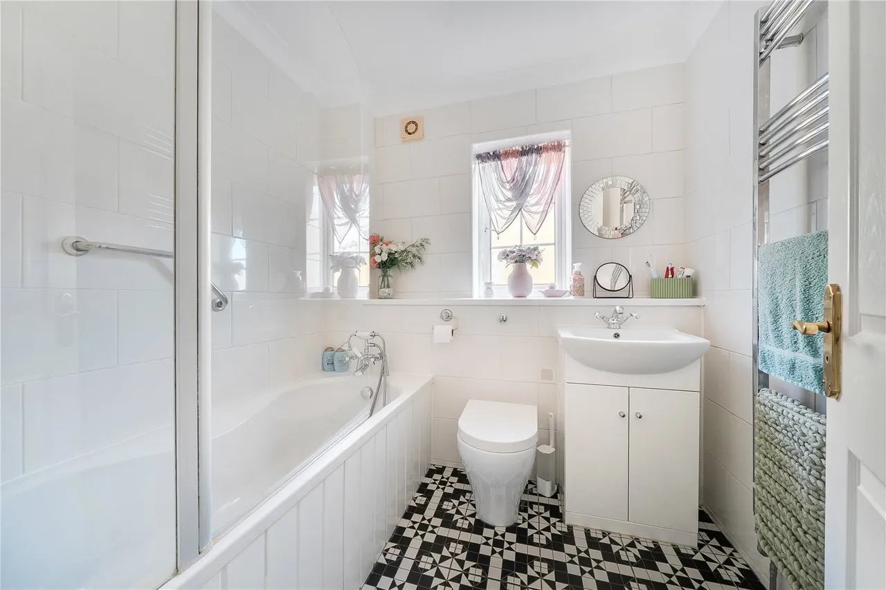 Yeates Drive, Sittingbourne, ME10, photo 13