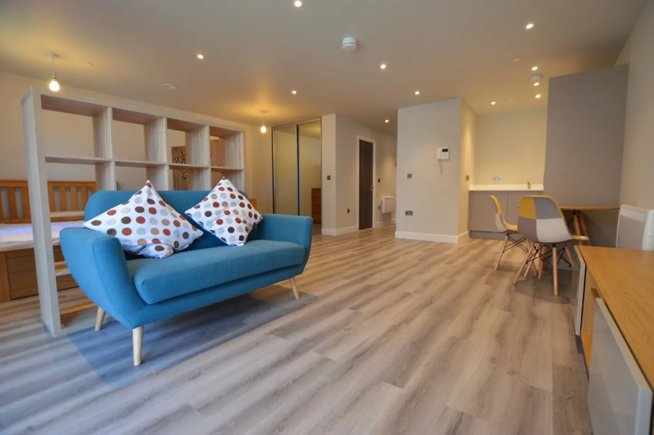 flat to rent, Petersfield Avenue, Slough, SL2