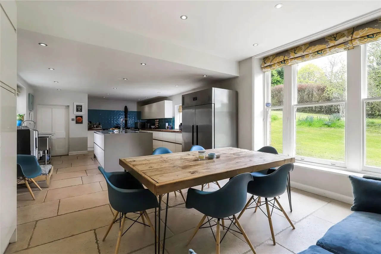 Petersfield Road, Ropley, Alresford, Hampshire, SO24 0ET, photo 2