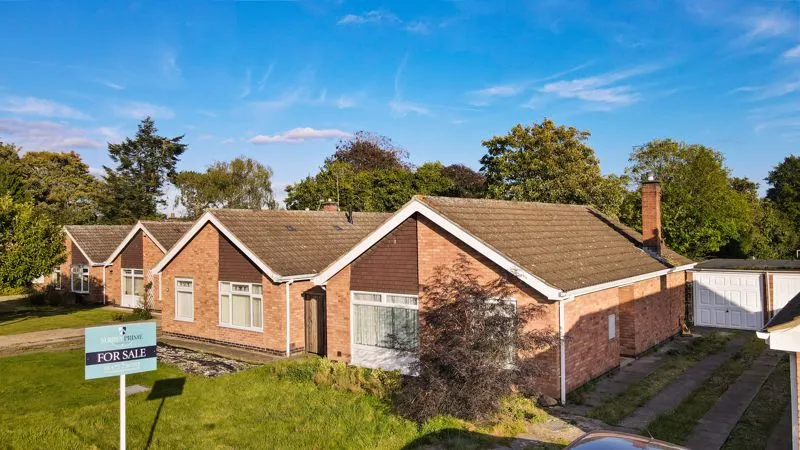 2 bed house for sale — Carlton Avenue Narborough, Leicester LE19 2DE