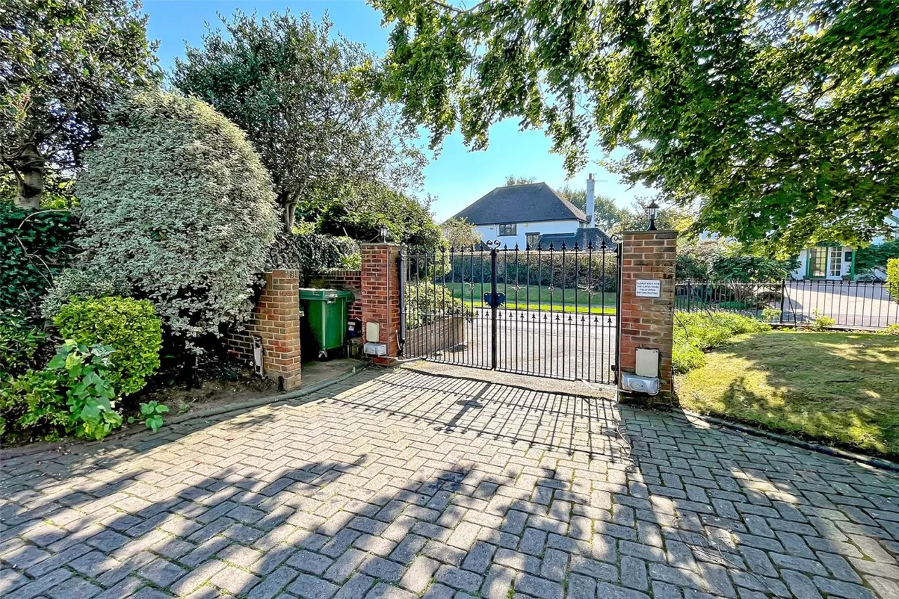 East Preston, Littlehampton, BN16, photo 12