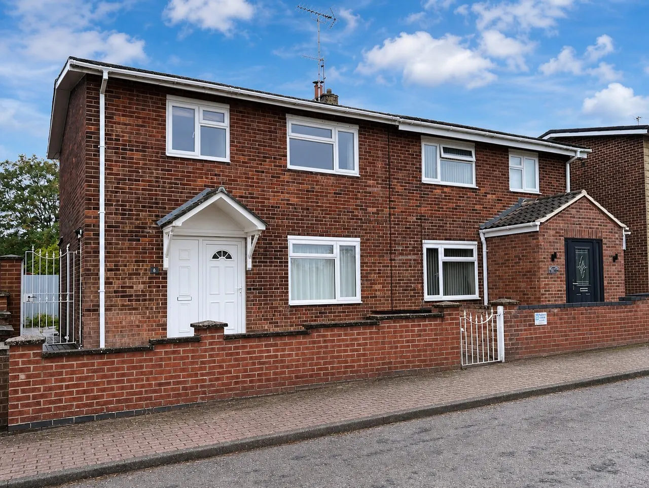 3 bed house for sale, Clovelly Court, Corby, NN18