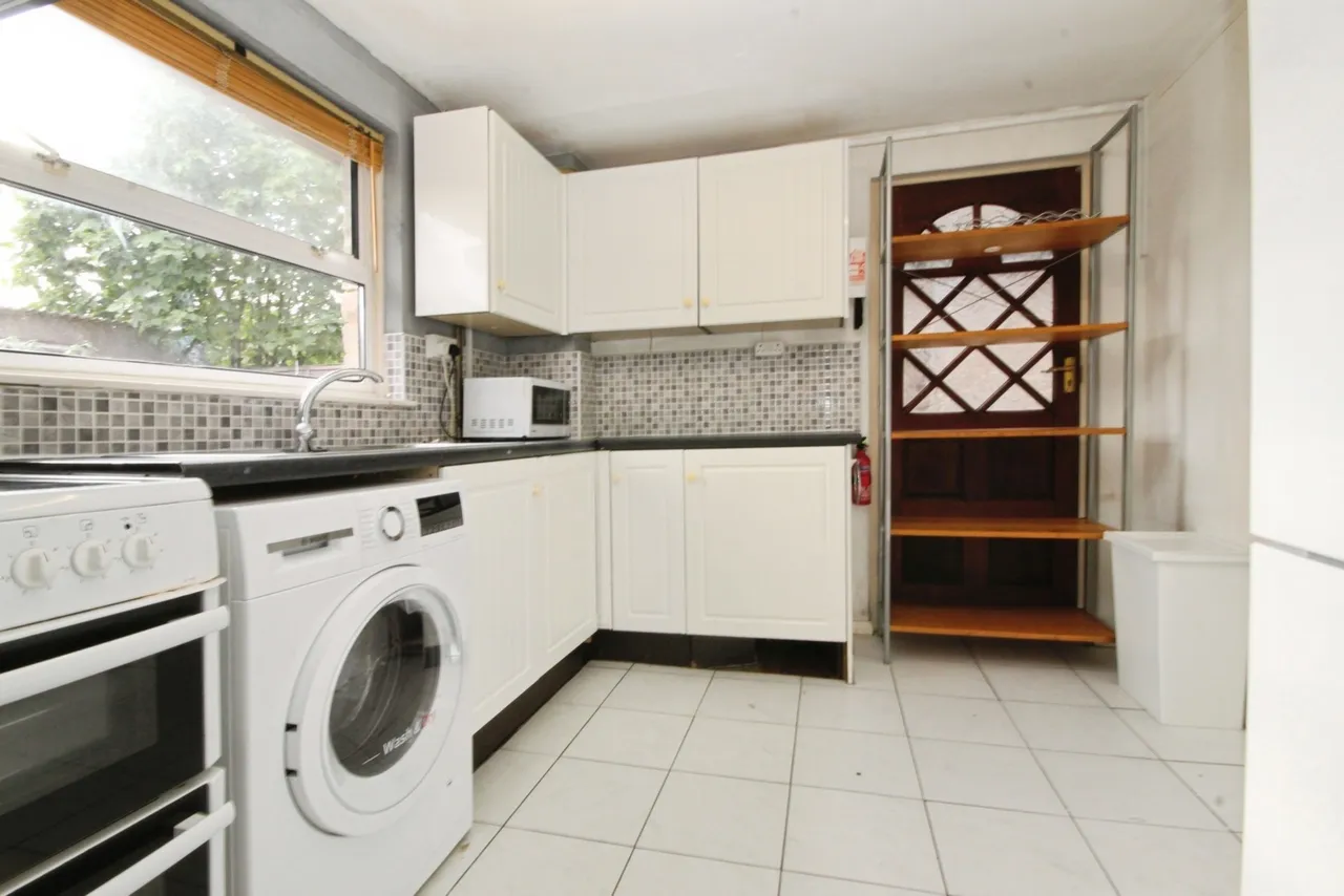 The Crescent, Egham, TW20, photo 6