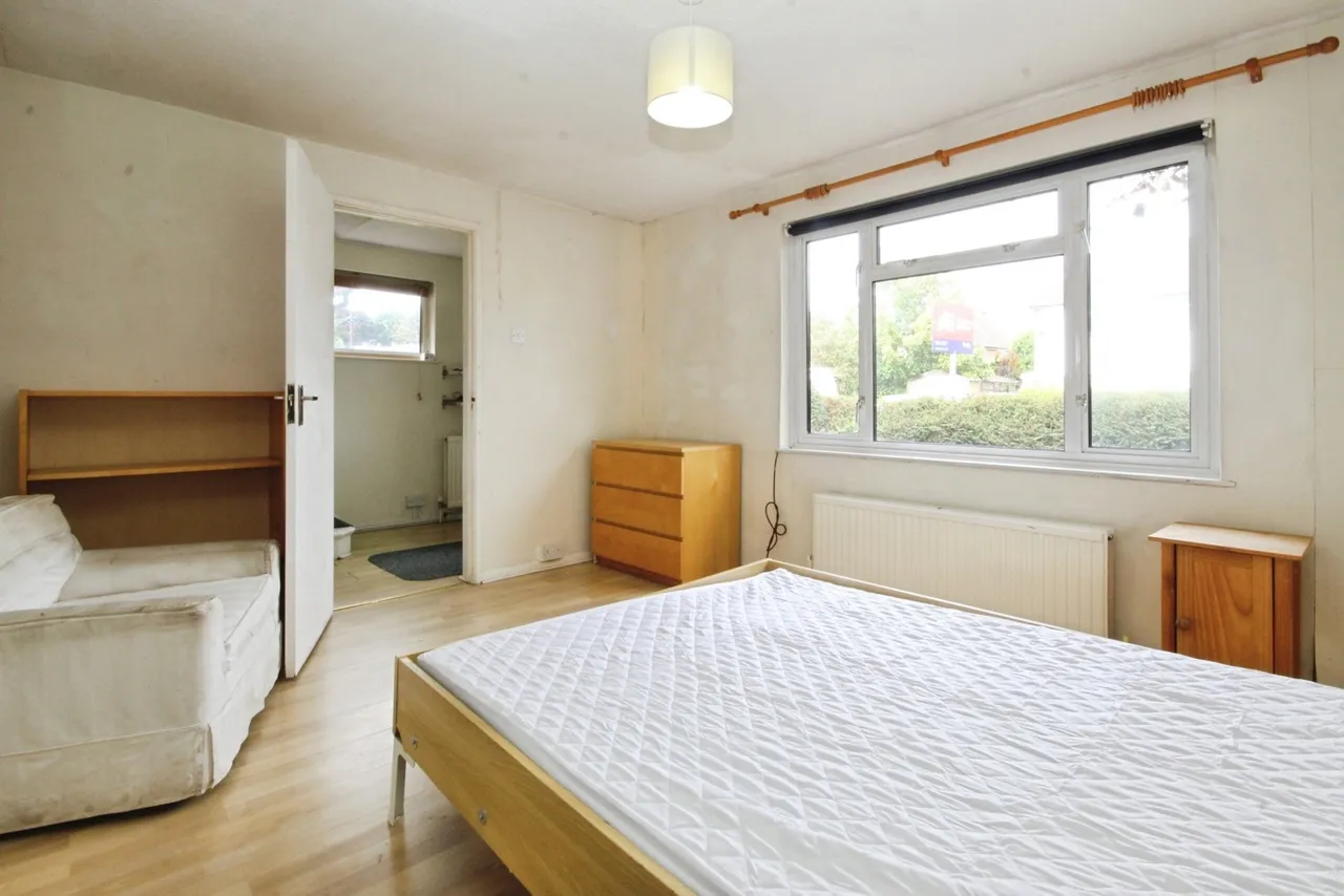 The Crescent, Egham, TW20, photo 4