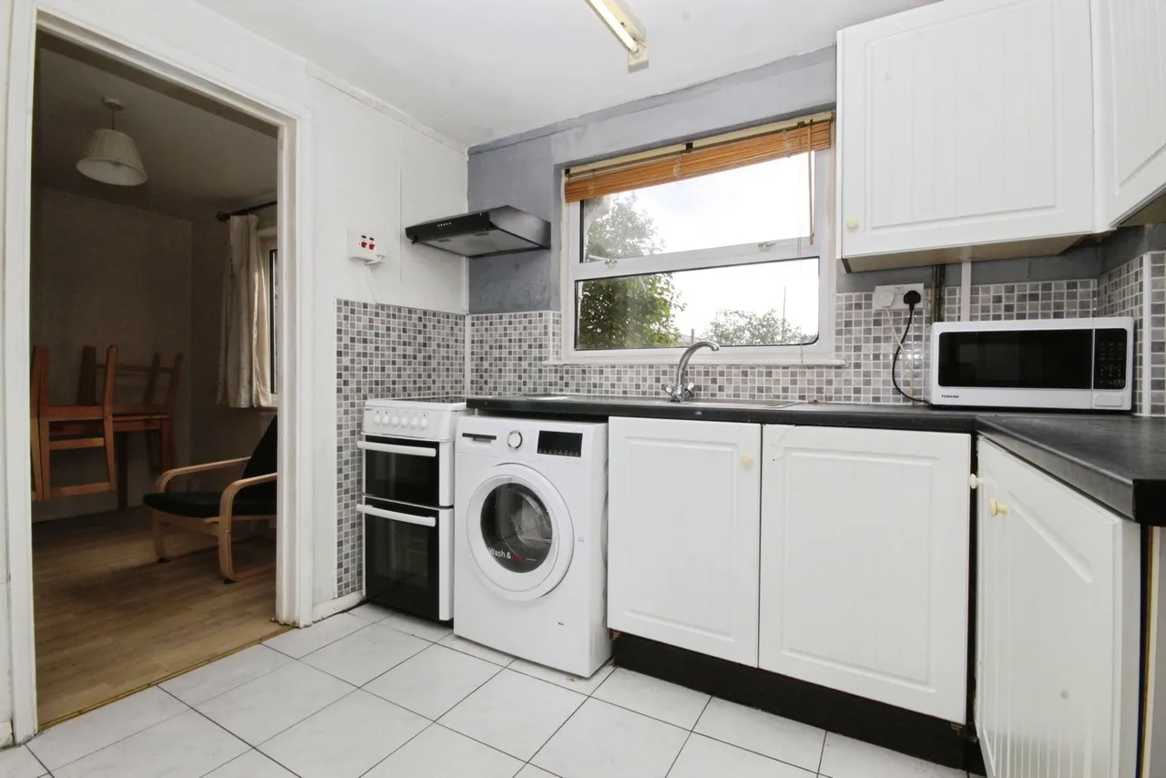 The Crescent, Egham, TW20, photo 5