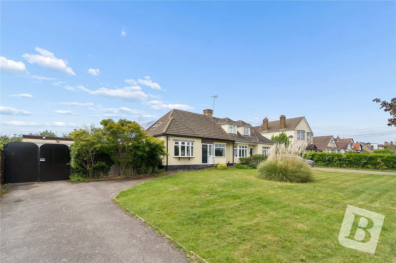 4 bed house for sale — Church End Lane, Runwell, Wickford, Essex, SS11