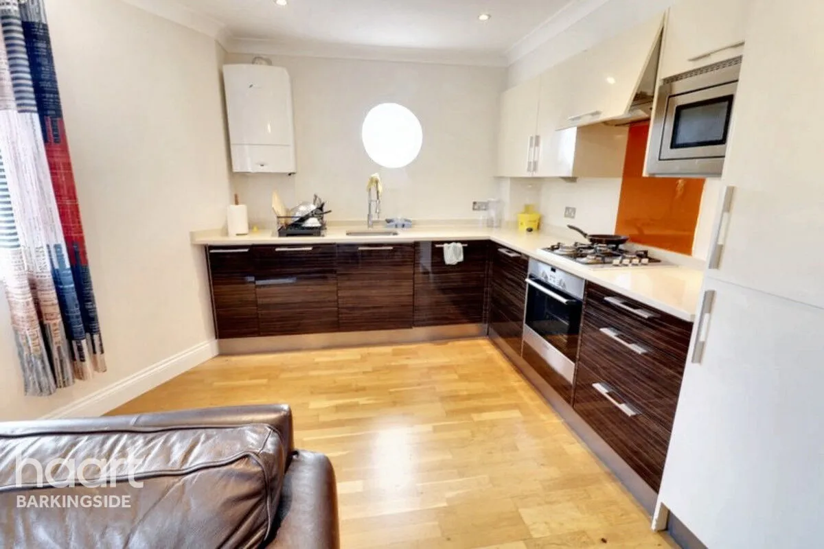 Cranbrook Road, Gants Hill, IG2, photo 3