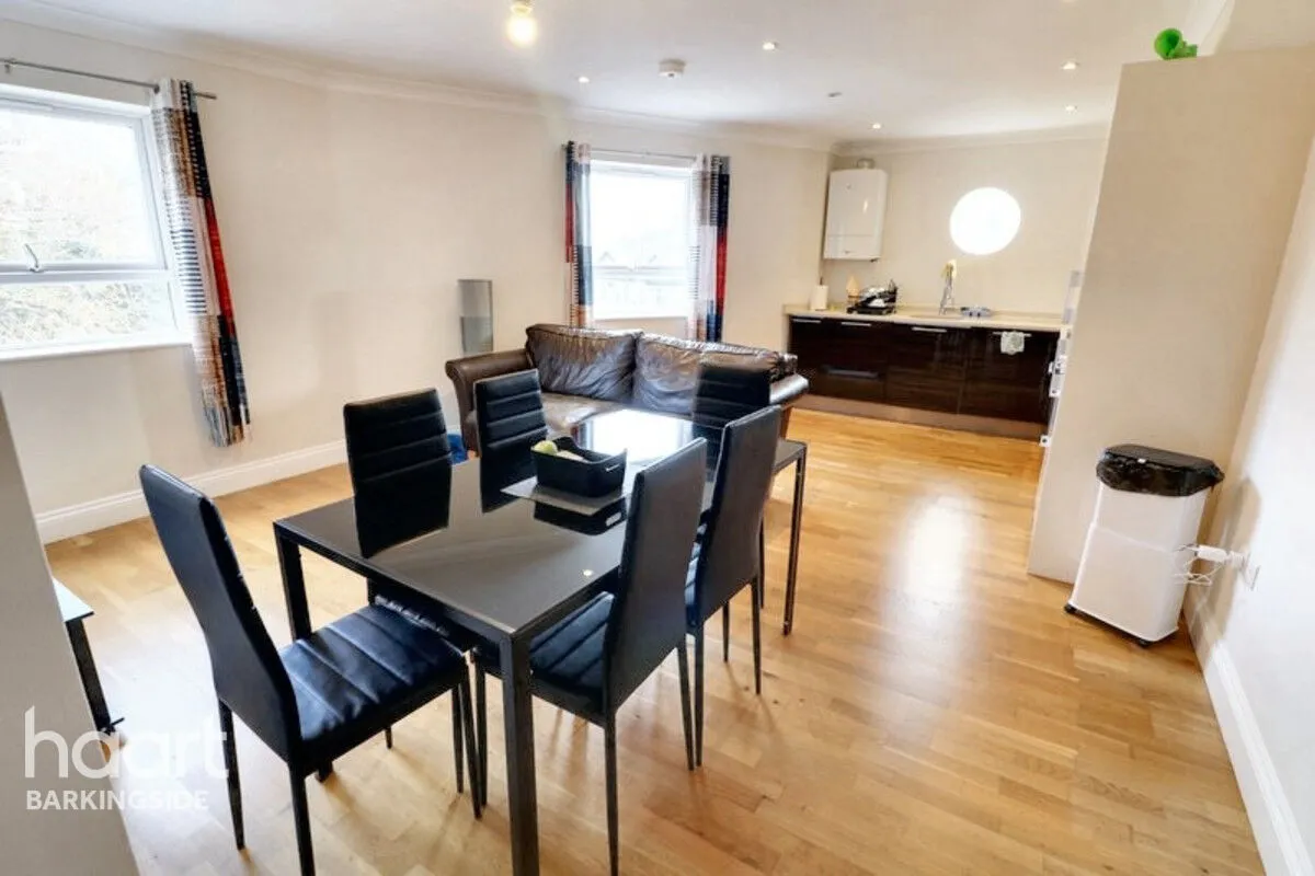 Cranbrook Road, Gants Hill, IG2, photo 2