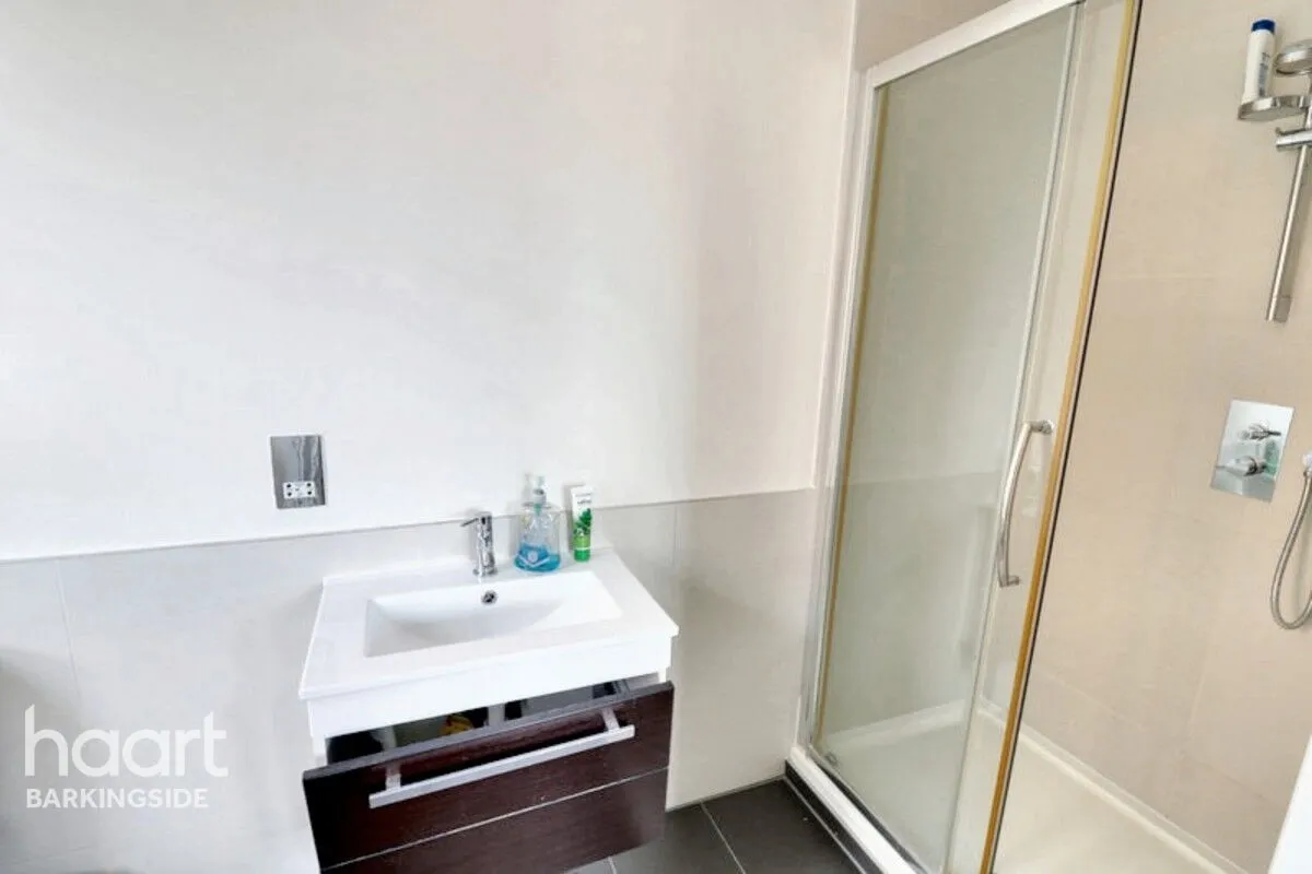 Cranbrook Road, Gants Hill, IG2, photo 10
