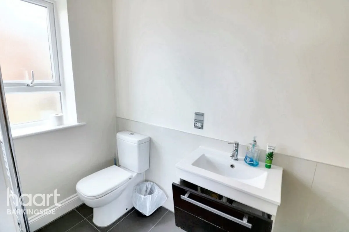 Cranbrook Road, Gants Hill, IG2, photo 11