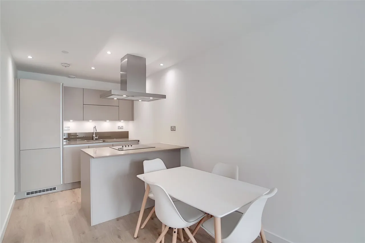 Great Eastern Road, London, E15, photo 2