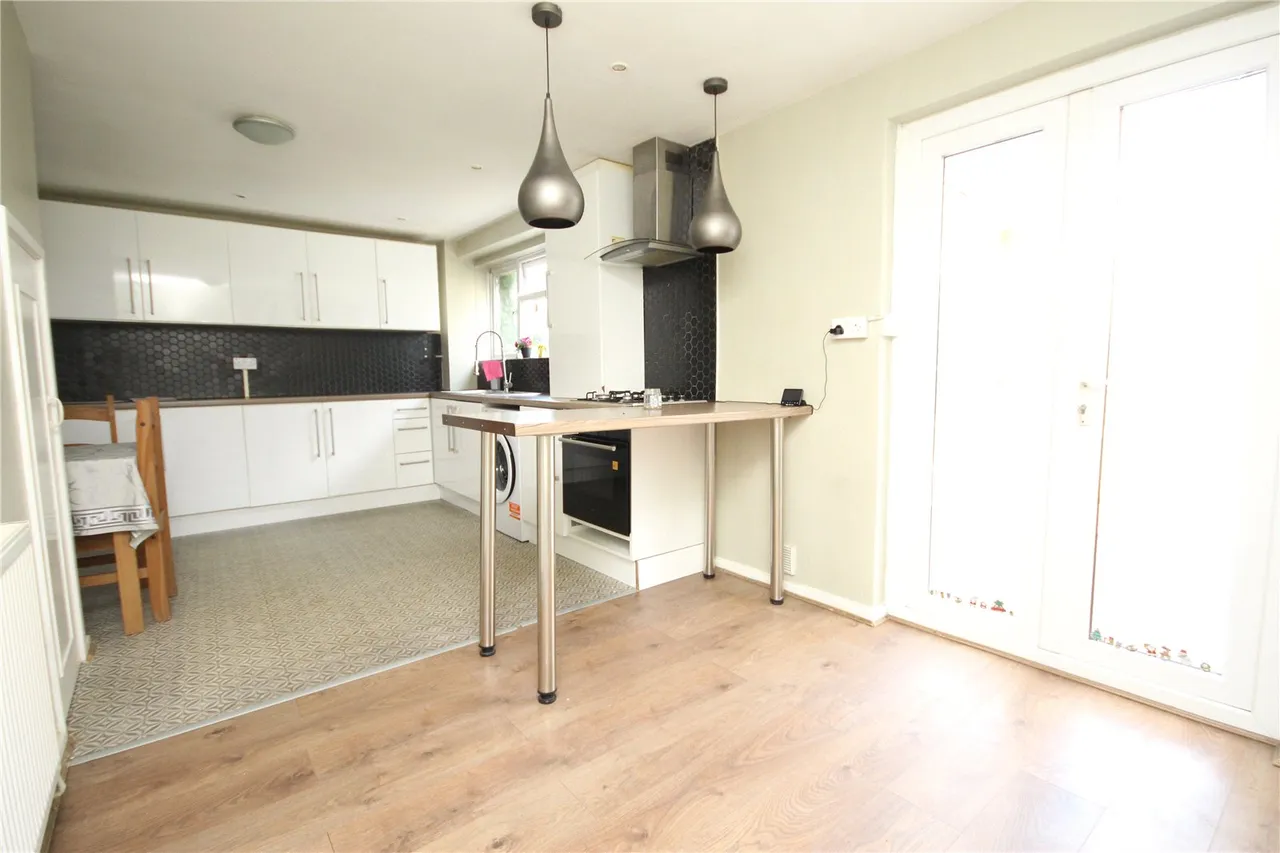 Lansbury Avenue, Chadwell Heath, RM6, photo 4