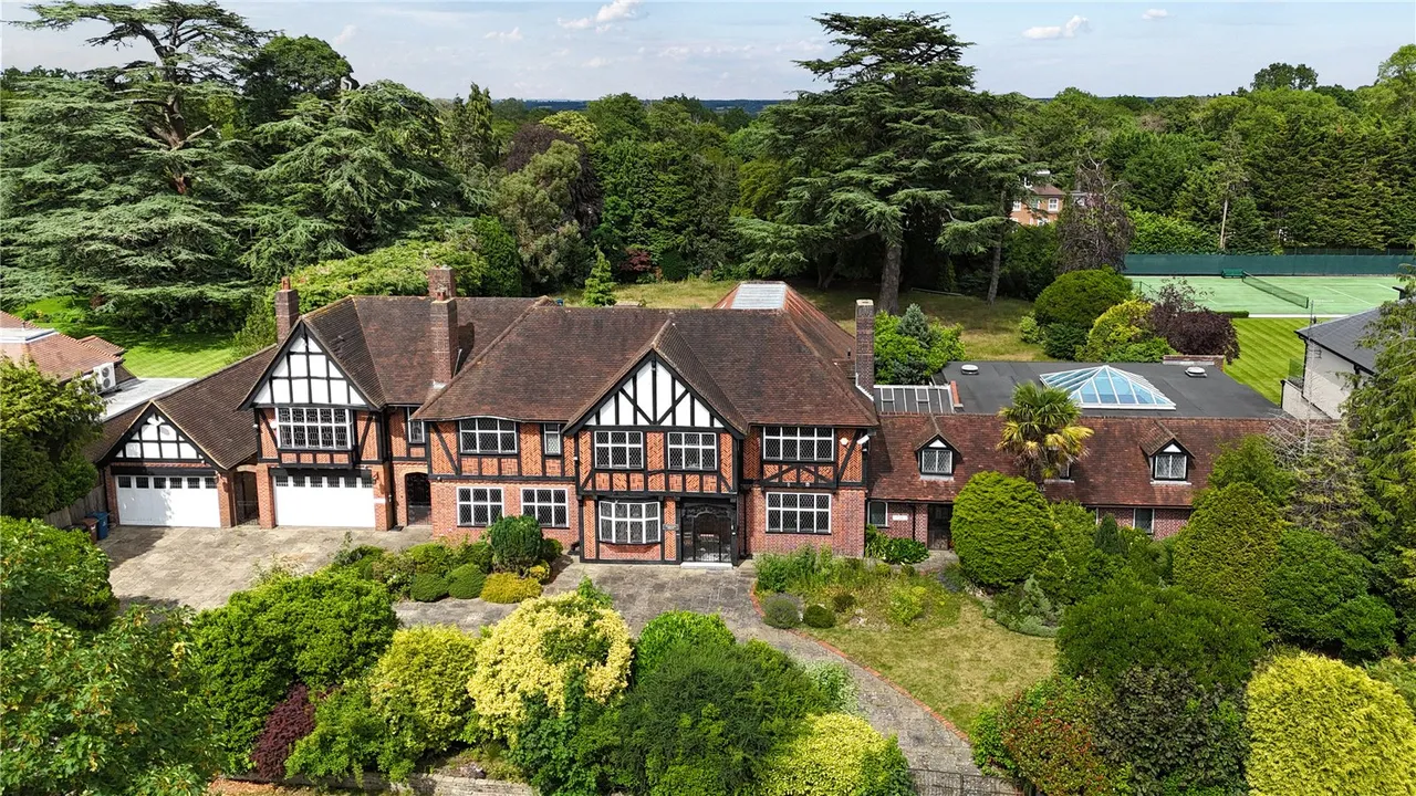 8 bed house for sale — Priory Drive, Stanmore, HA7 3HN
