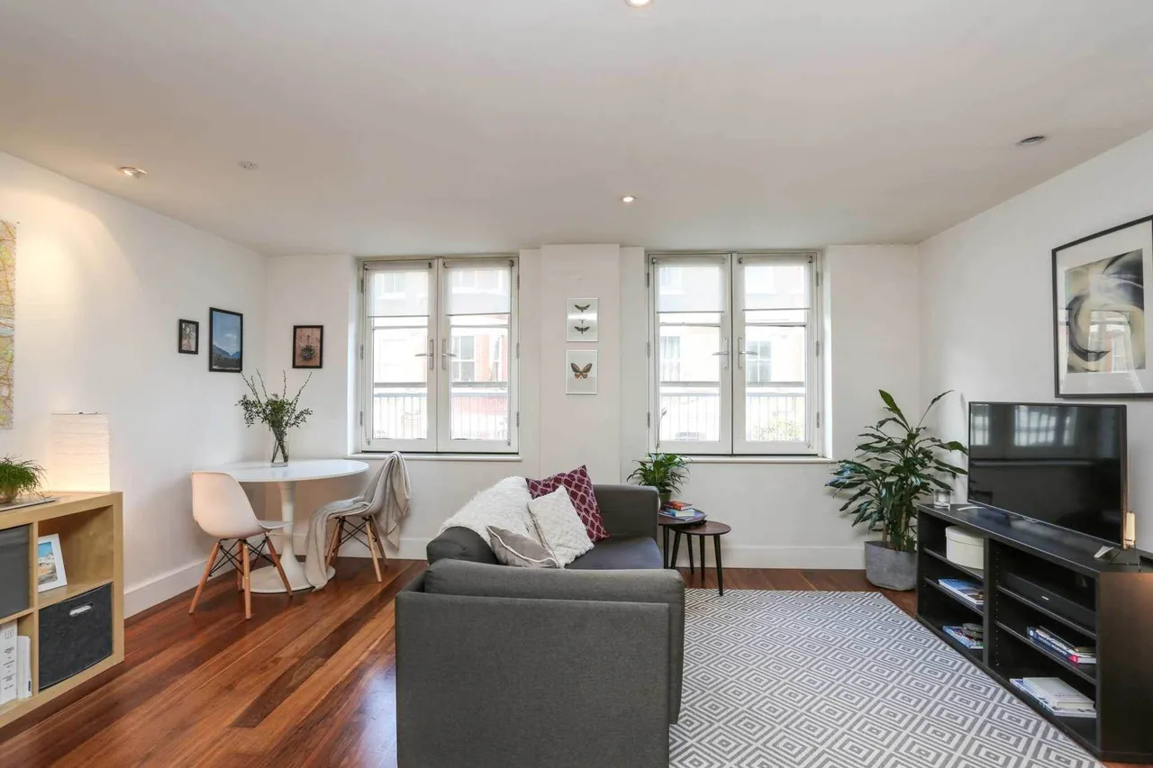 Bromells Road, Clapham Common, SW4 0BG, photo 2
