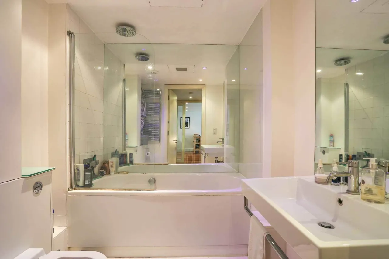 Bromells Road, Clapham Common, SW4 0BG, photo 7