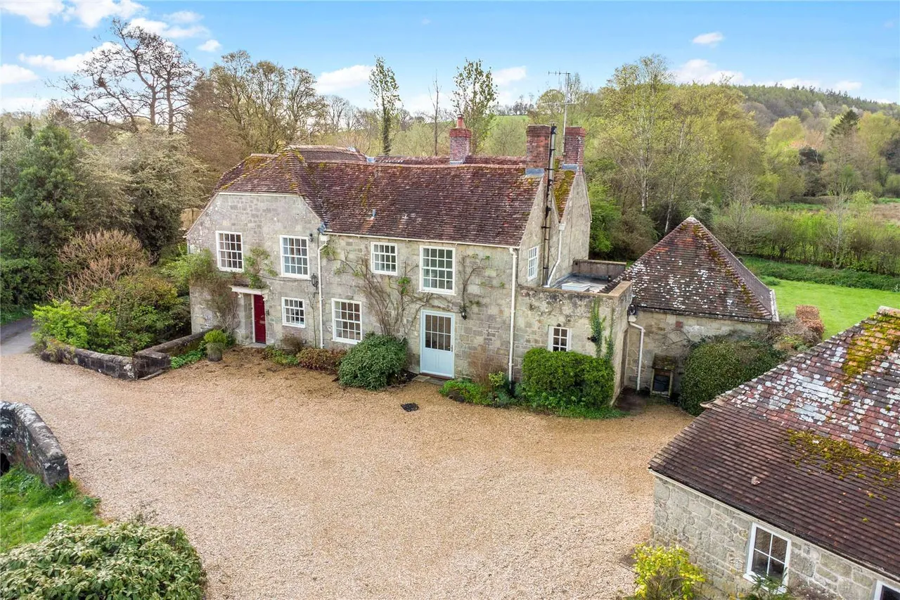 Mill Lane, Donhead St. Andrew, Shaftesbury, Dorset, SP7 9EF, photo 2