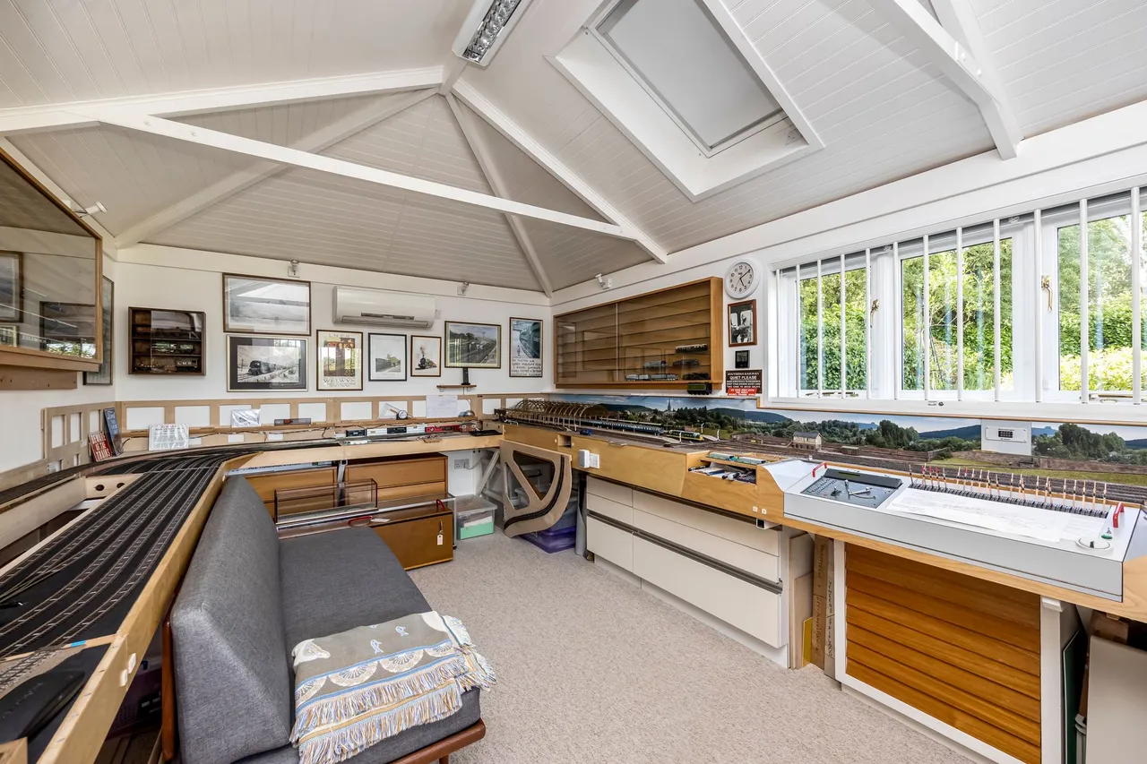 Brighton Road, Shermanbury, RH13, photo 12