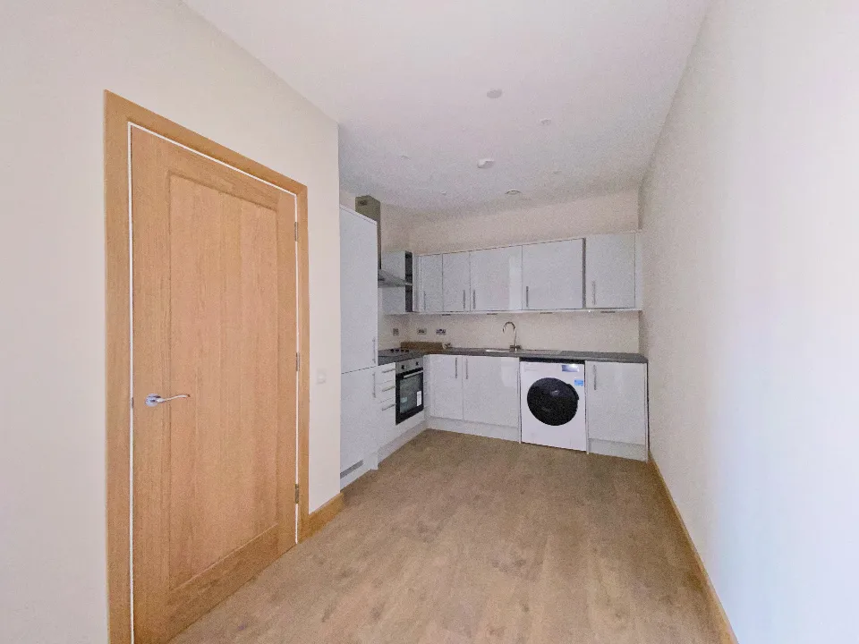 Victoria Road, Farnborough, GU14, photo 3