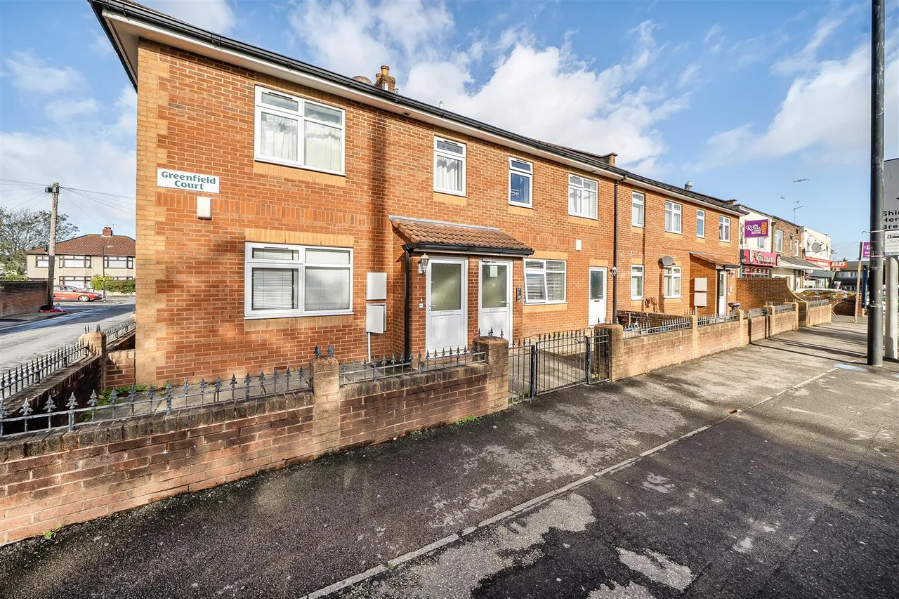 2 bed flat to rent, Southmead Road, Westbury-On-Trym, BS10