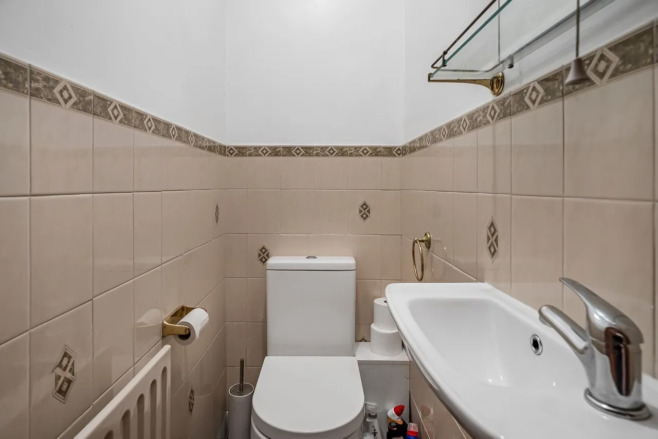 Cambridge Road, Ashford, TW15, photo 12