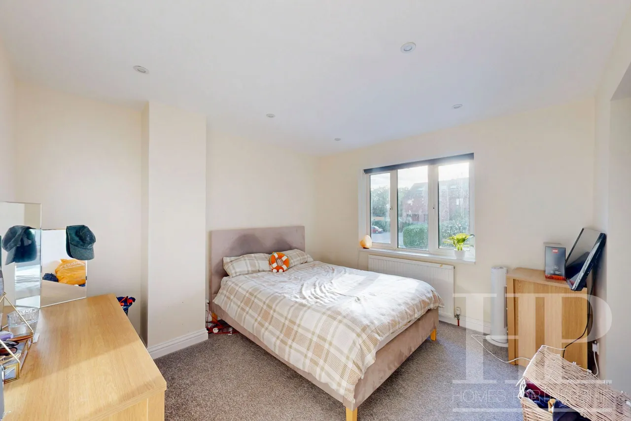 Crawley Road, Horsham, RH12, photo 8