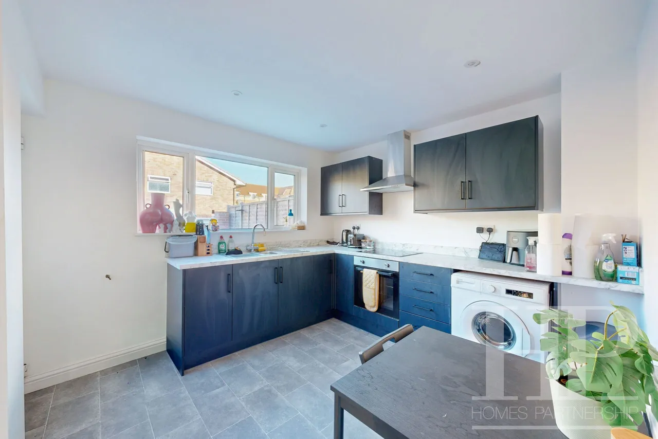 Crawley Road, Horsham, RH12, photo 3