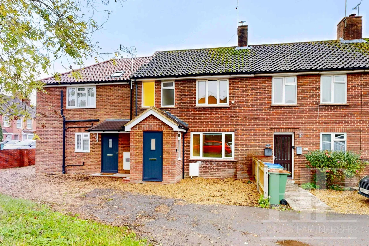 2 bed house for sale, Crawley Road, Horsham, RH12