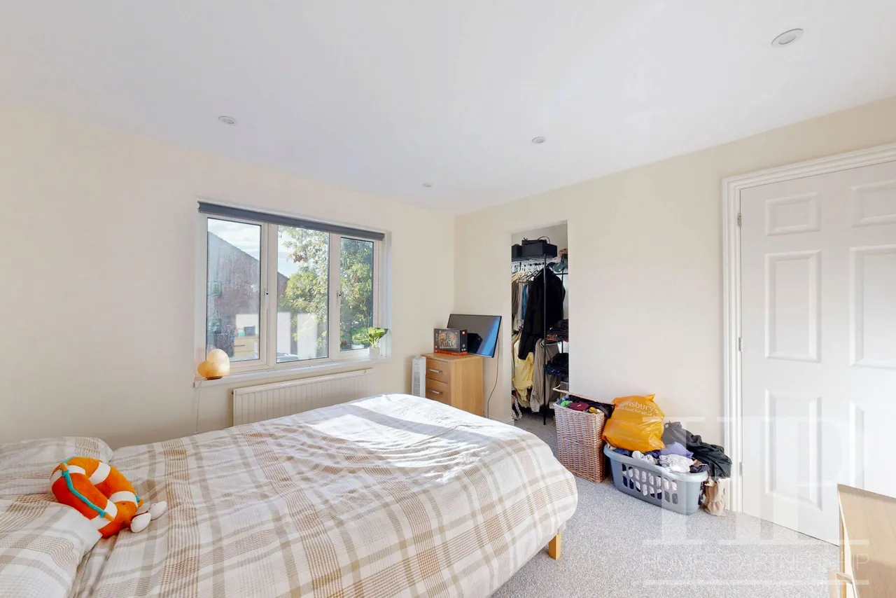 Crawley Road, Horsham, RH12, photo 9