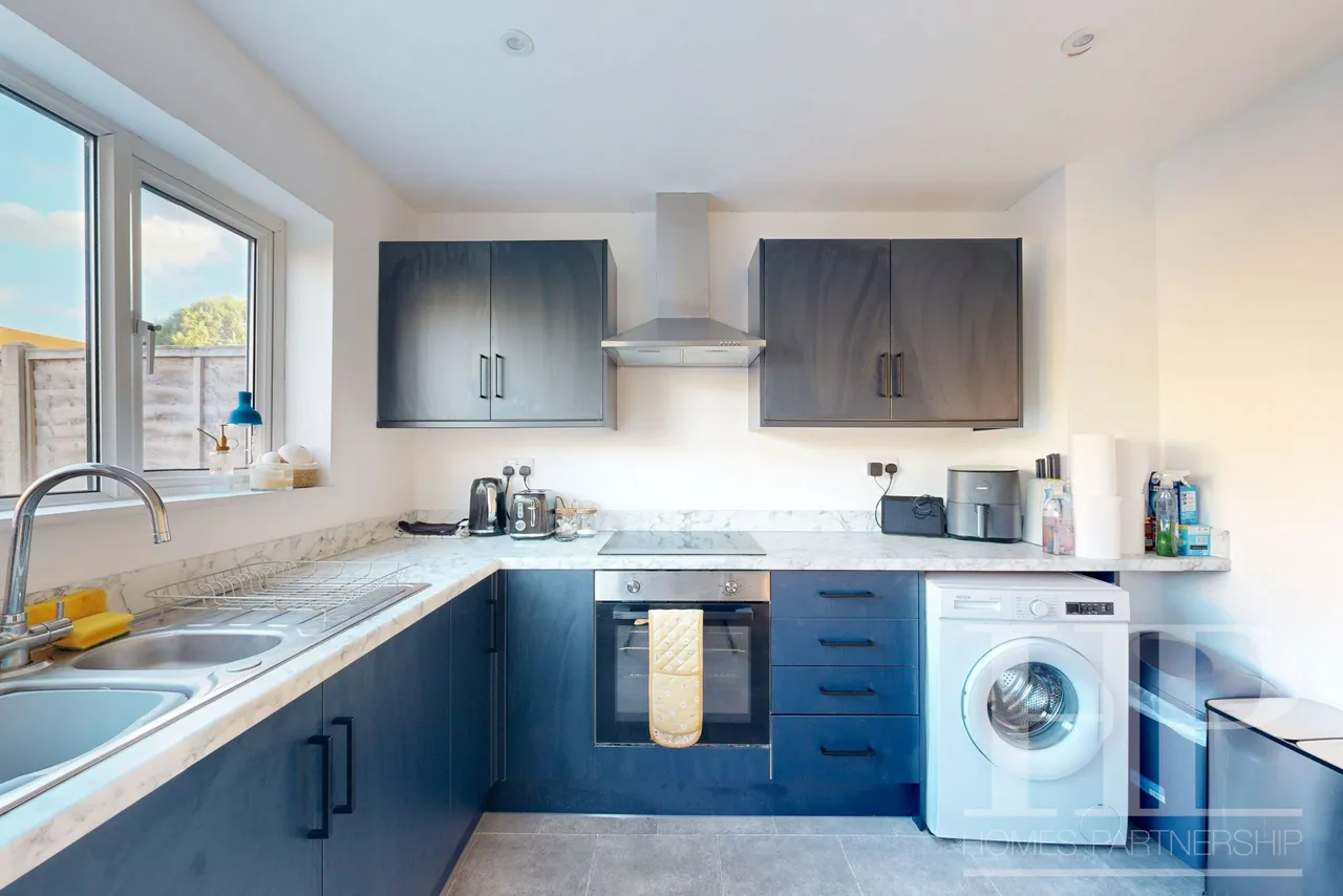 Crawley Road, Horsham, RH12, photo 5