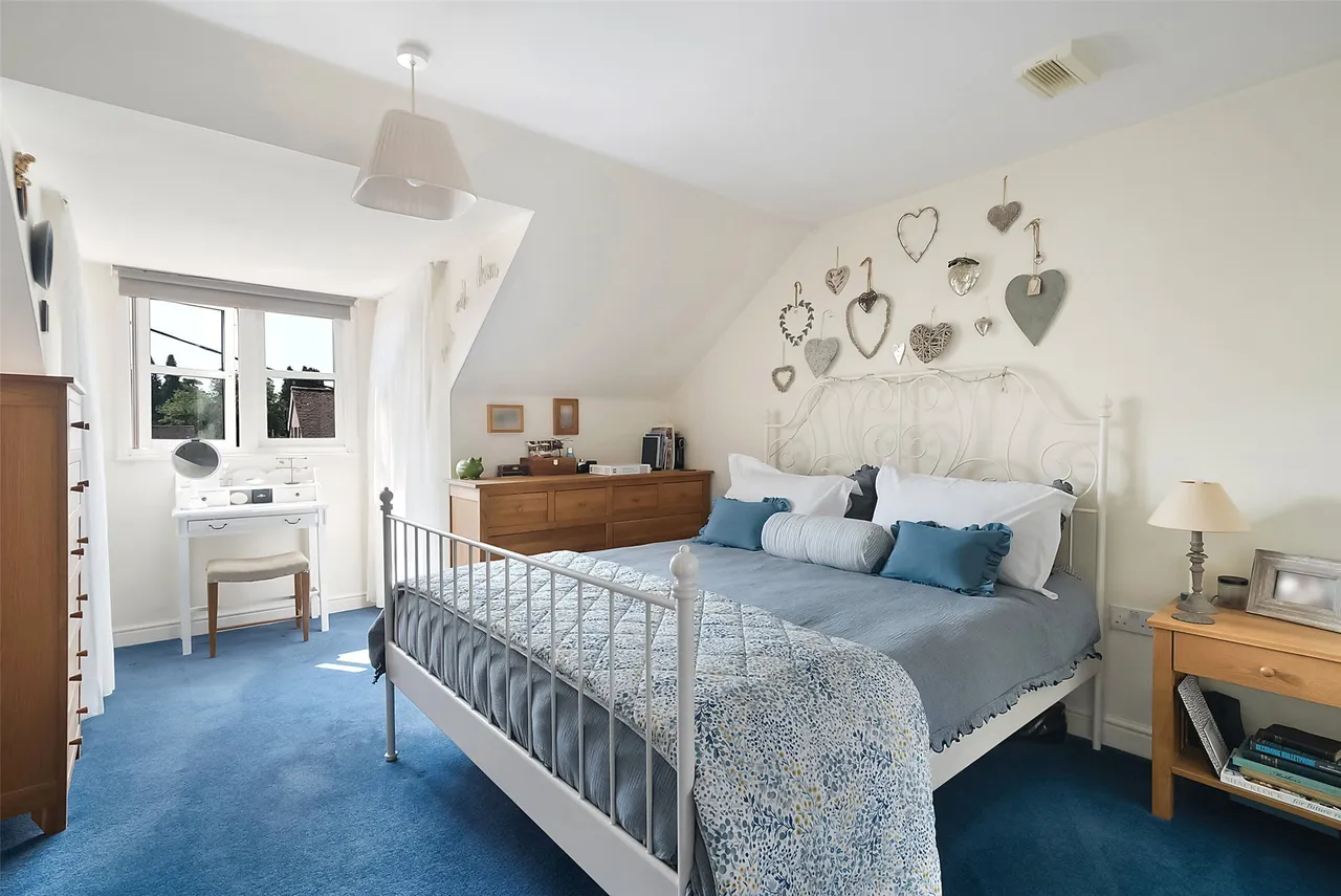 St. Austells Place, Hol, RH5, photo 8