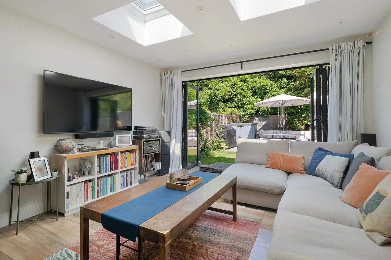 St. Austells Place, Hol, RH5, photo 14