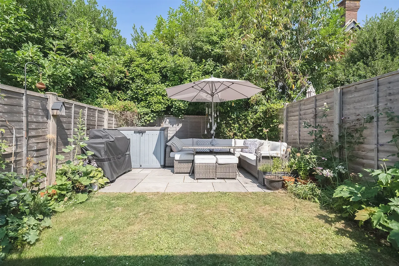 St. Austells Place, Hol, RH5, photo 4