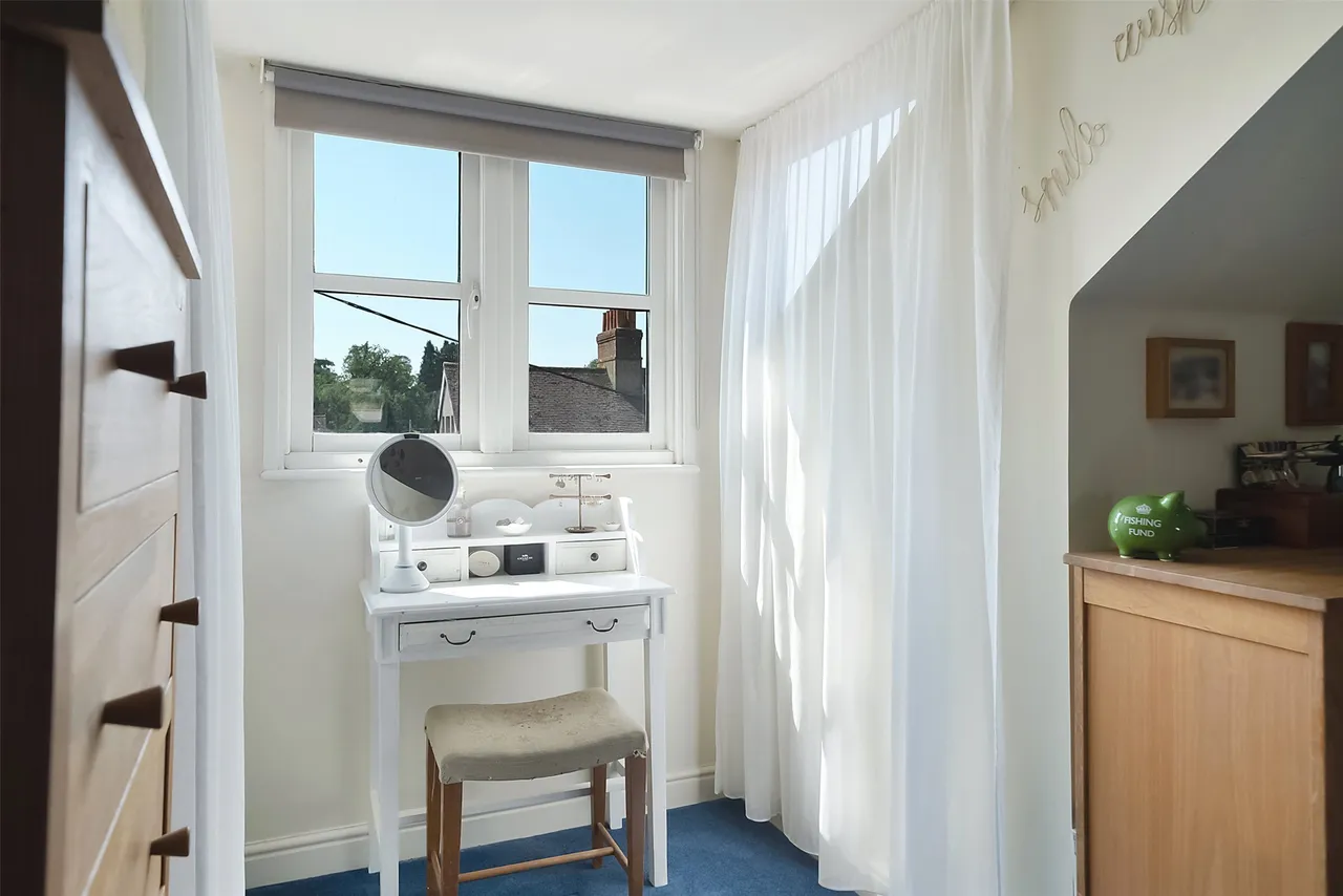 St. Austells Place, Hol, RH5, photo 13