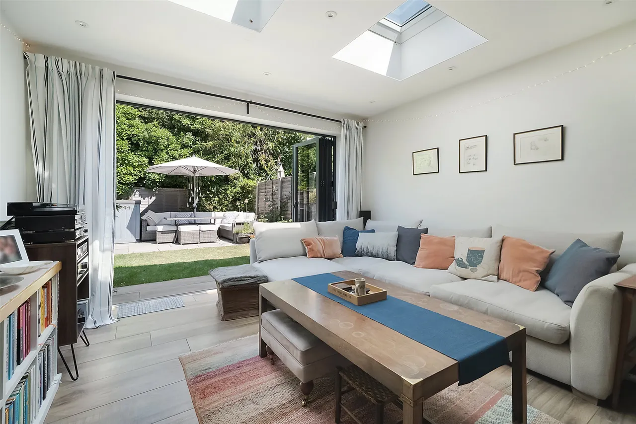 St. Austells Place, Hol, RH5, photo 3